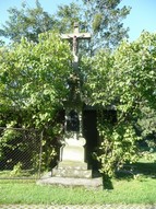 Roku 1919 při odpoledním procesí z doberského kostela do Nošovic byl posvěcen nový kamenný kříž, nacházející se při bývalém hostinci č. p. 111.
